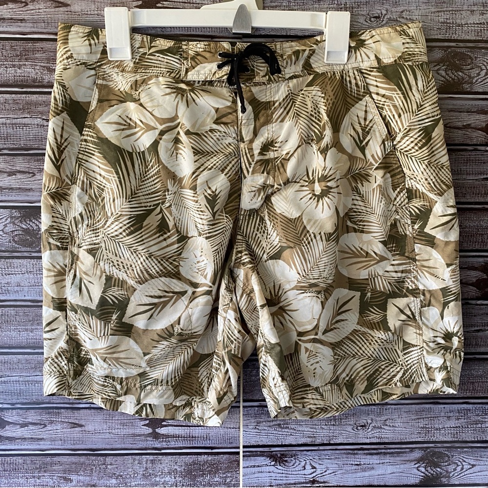 LL Bean Men's Tropical Print Nylon Shorts Size 36